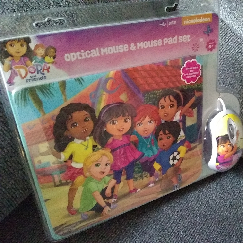 Dora and Friends Nickelodeon Mouse Pad Set